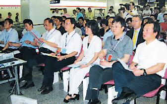 上自儀公司攜手泰雷茲在中國(guó)推進(jìn)的CBTC技術(shù)取得了階段性的突破，泰雷茲Seltrac無(wú)線移動(dòng)閉塞CBTC系統(tǒng)演示獲得成功