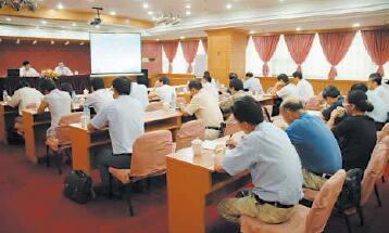 振奮精神迎難而上奮力拼搏確保完成全年目標(biāo)，上自儀公司召開“奮戰(zhàn)100天，完成全年目標(biāo)”干部會(huì)議