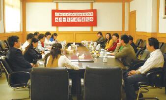 黨委書記、總經(jīng)理朱域弢在人才伍建設(shè)推進(jìn)會(huì)上強(qiáng)調(diào)努力實(shí)現(xiàn)企業(yè)發(fā)展與員工發(fā)展高度統(tǒng)一——上自儀召開(kāi)人才隊(duì)伍建設(shè)推進(jìn)大會(huì)