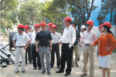 上自儀公司領(lǐng)導(dǎo)親臨施工一線指導(dǎo)工作