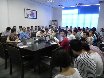 理論和實際相結(jié)合，走好入職第一步