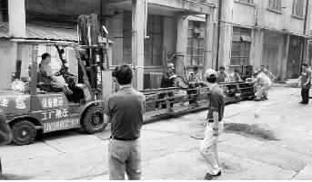 發(fā)揚“傳幫帶”精神提高班組整體素質——“先進文明班組”壓力儀表產品部壓力表裝校大組